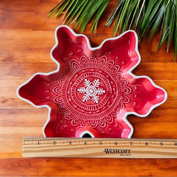 Hallmark Red Snowflake Shaped Ceramic Serving Dish – Holiday Decor - Picture 4 of 7